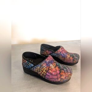 Dansko Professional Stained Glass Patent Leather Clogs Shoes EU 37 Nurse Comfort